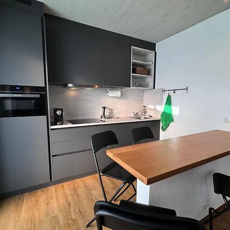 Laroo Apartment *