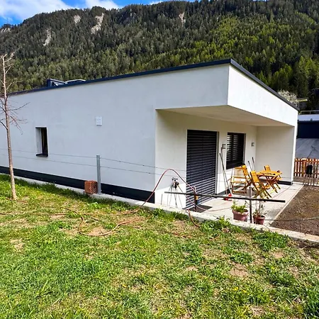 Laroo Apartment
